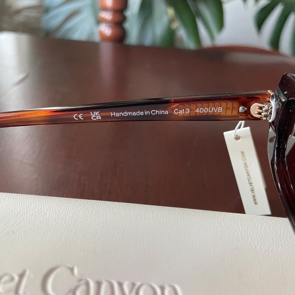 Tortoiseshell Velvet Canyon La Petite Sunglasses - Picture 3 of 4